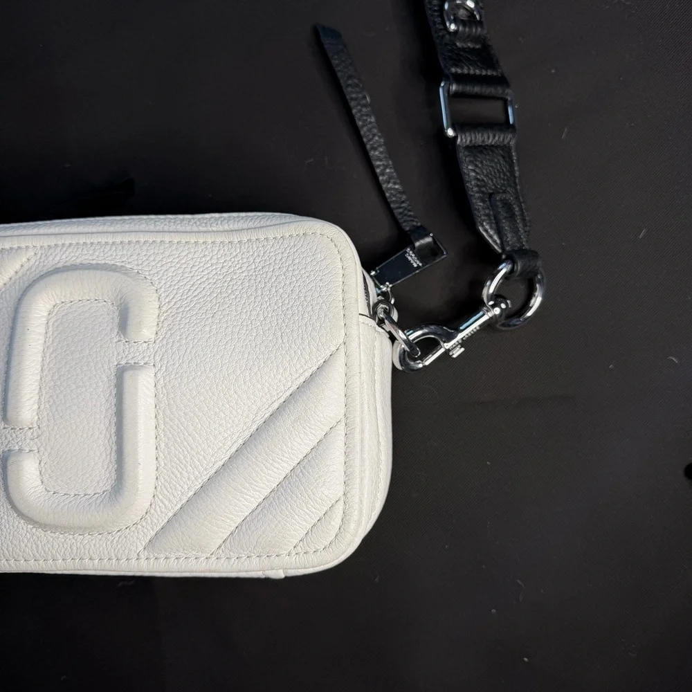 Marc Jacobs Ivory Crossbody Bag - Picture 3 of 12